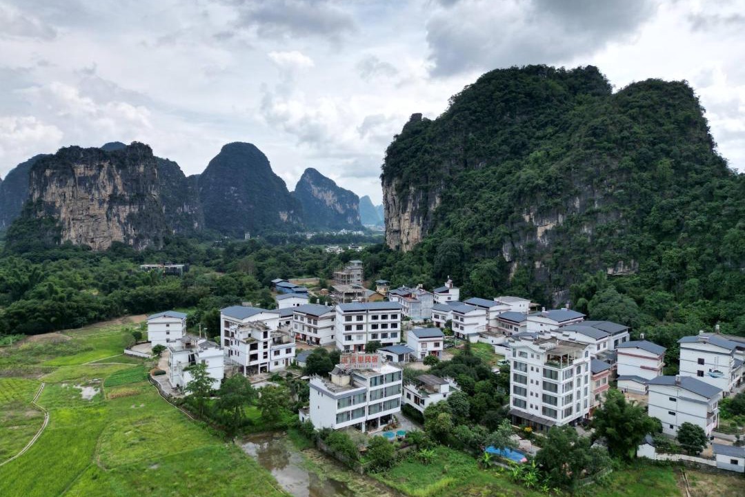 Photo of Buildings in Yangshuo