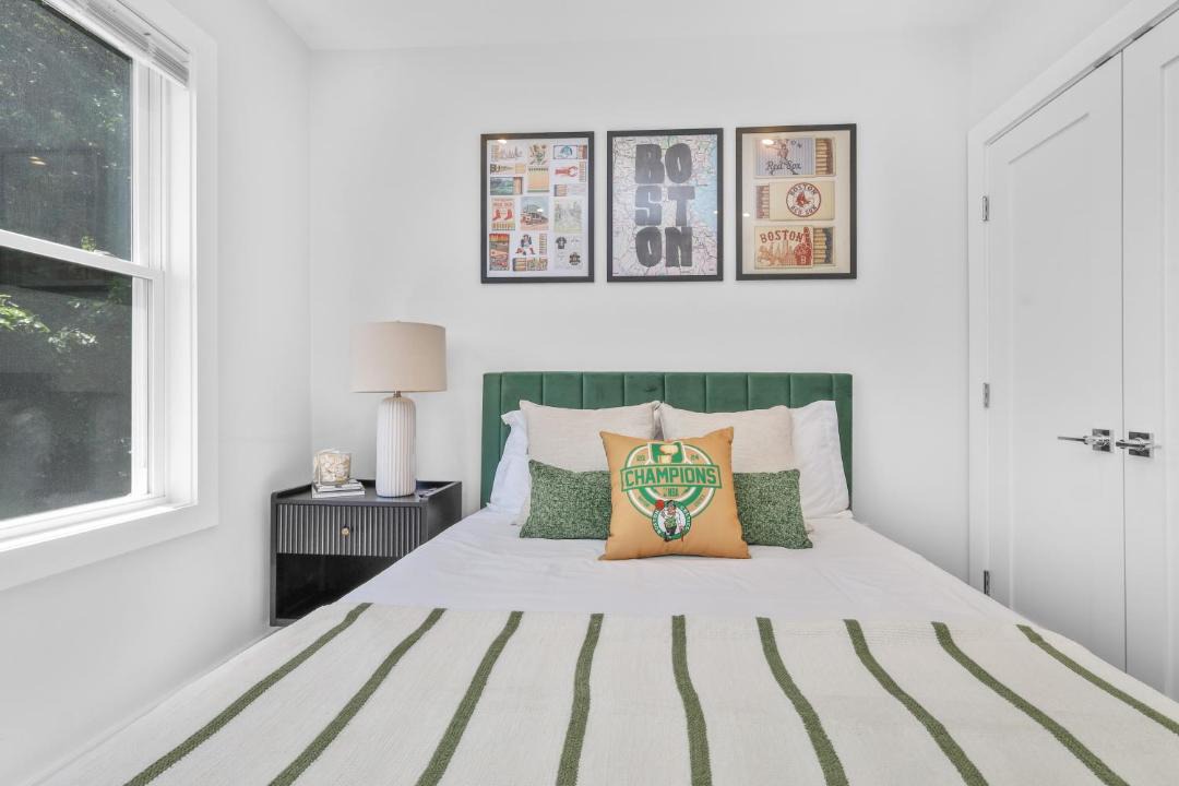 Photo of Bedroom in East Somerville