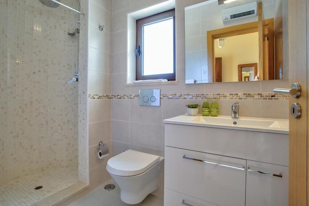 Photo of Bathroom in Carvoeiro