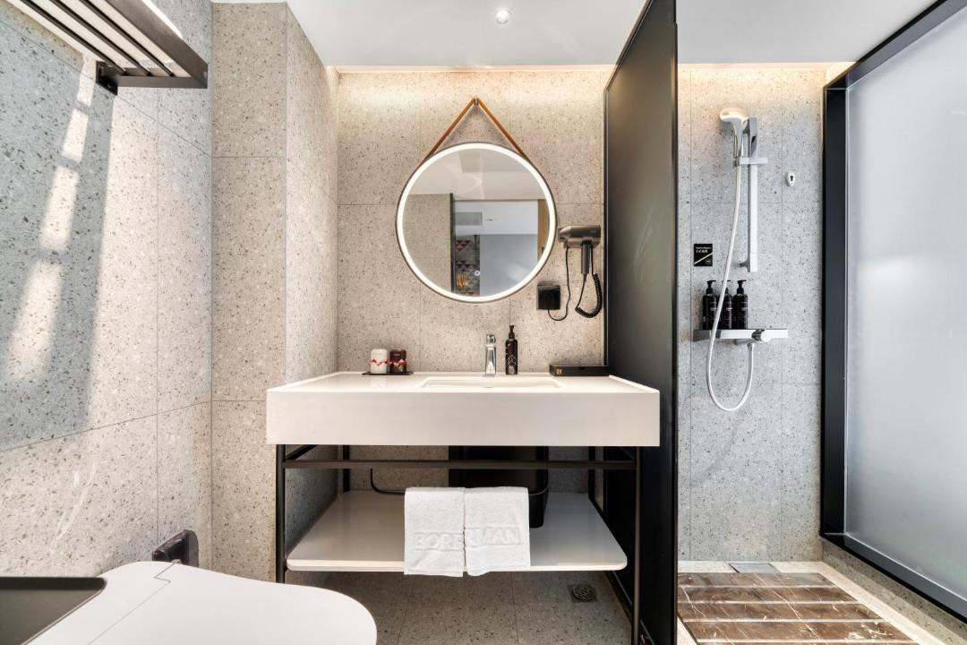Photo of Bathroom in Jinghu District