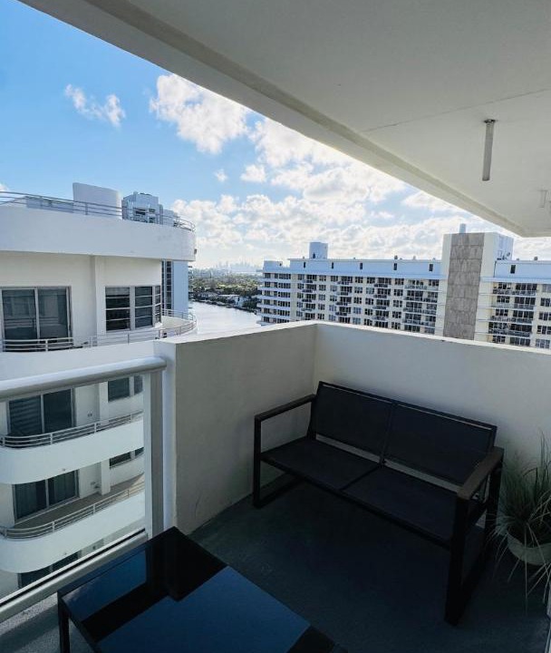 Photo of Patio Balcony in Mid Beach