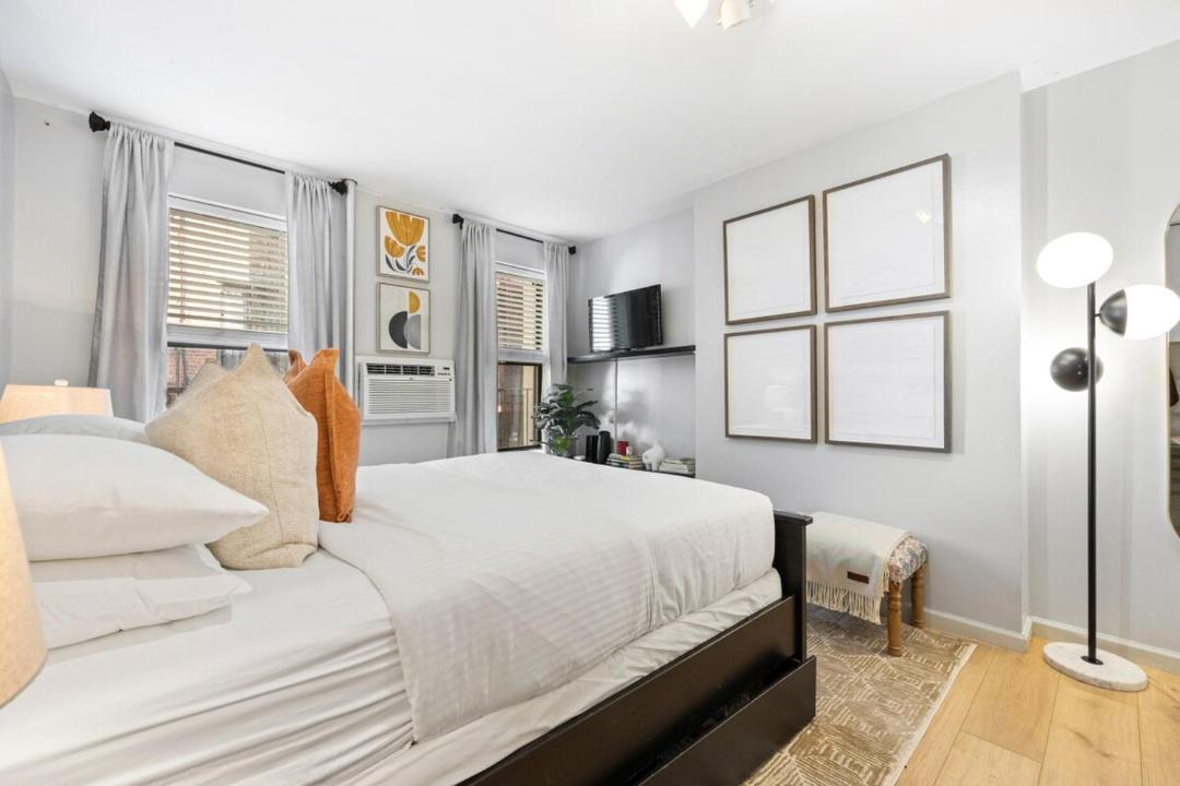 Photo of Bedroom in Midtown West