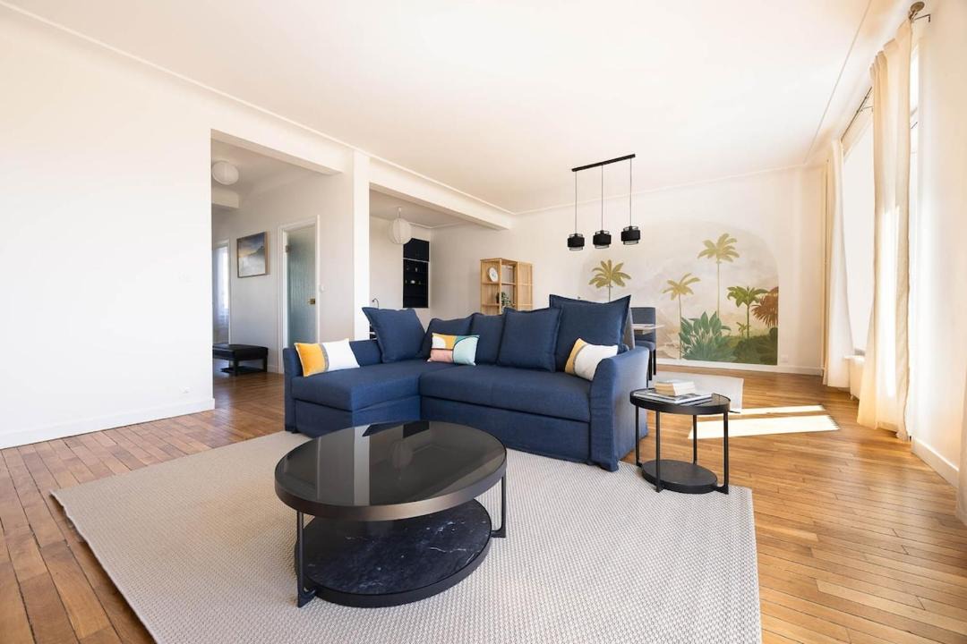 Photo of Livingroom in Downtown