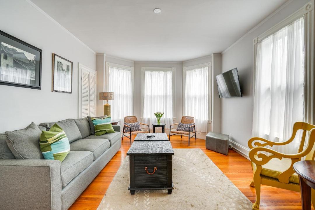 Photo of Livingroom in Mid-Cambridge