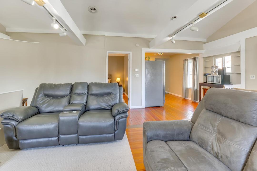 Photo of Livingroom in Seneca Falls