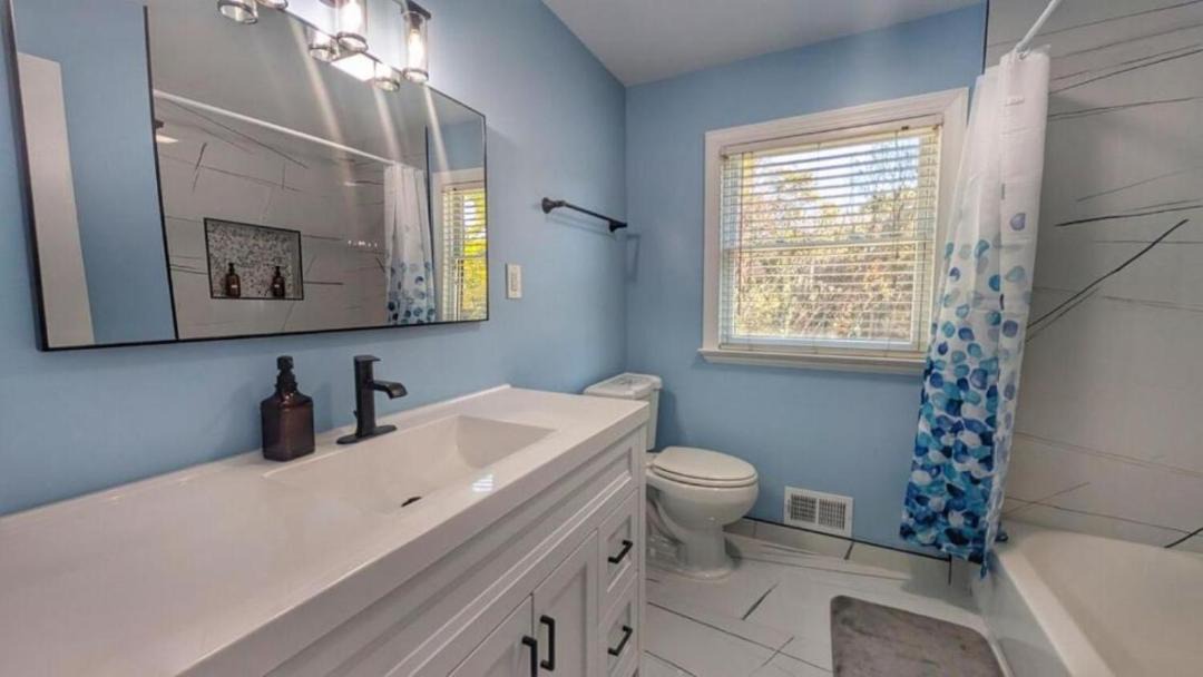Photo of Bathroom in Seminary Hill