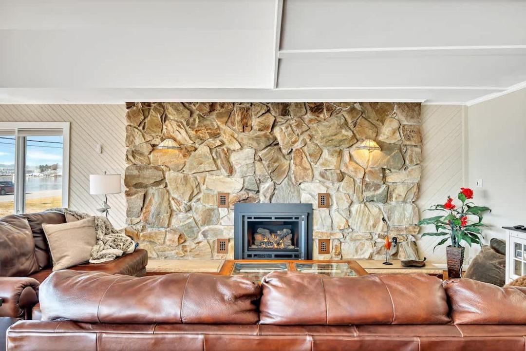 Photo of Livingroom in Saratoga Springs