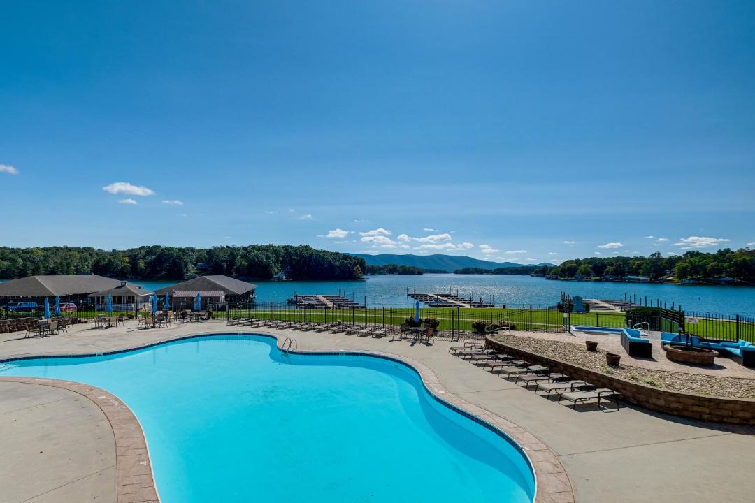 Photo of Others in Smith Mountain Lake