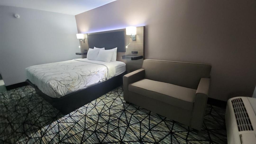 Photo of Bedroom in Roseland