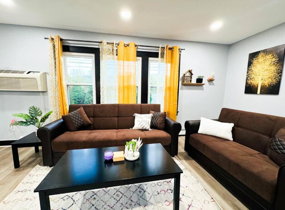 Photo of Livingroom in Corning