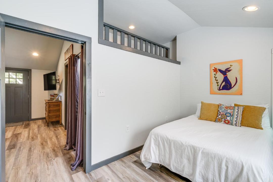 Photo of Bedroom in Warm Springs