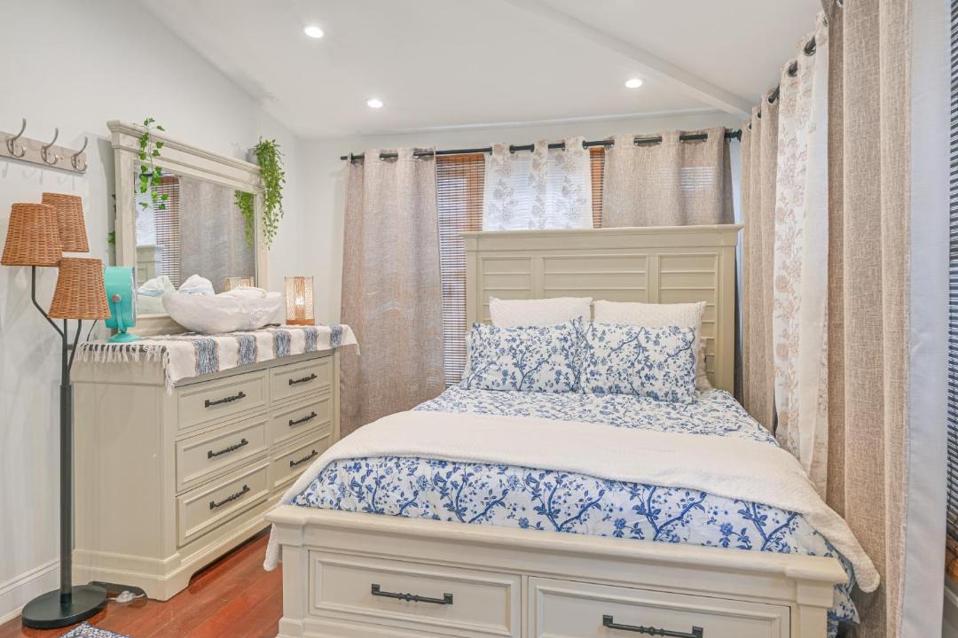 Photo of Bedroom in Long Beach