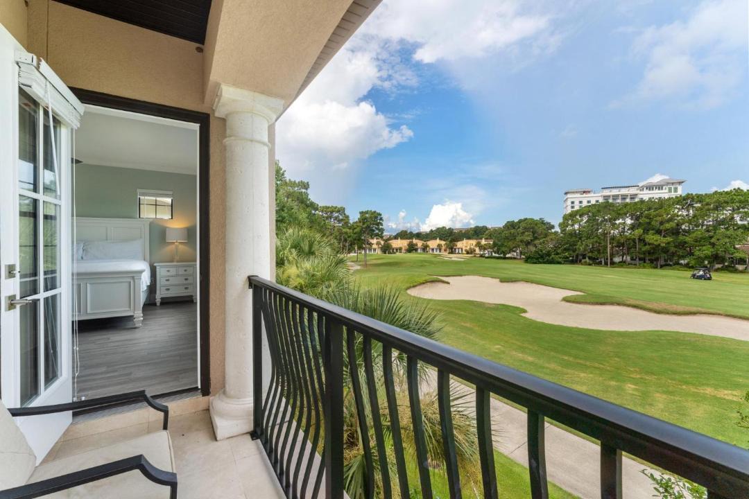 Photo of Patio Balcony in Villa Lago