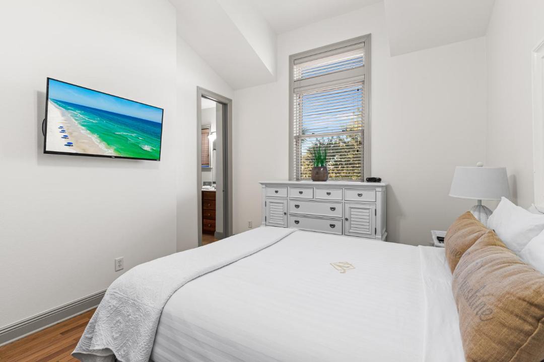 Photo of Bedroom in Gulf Place