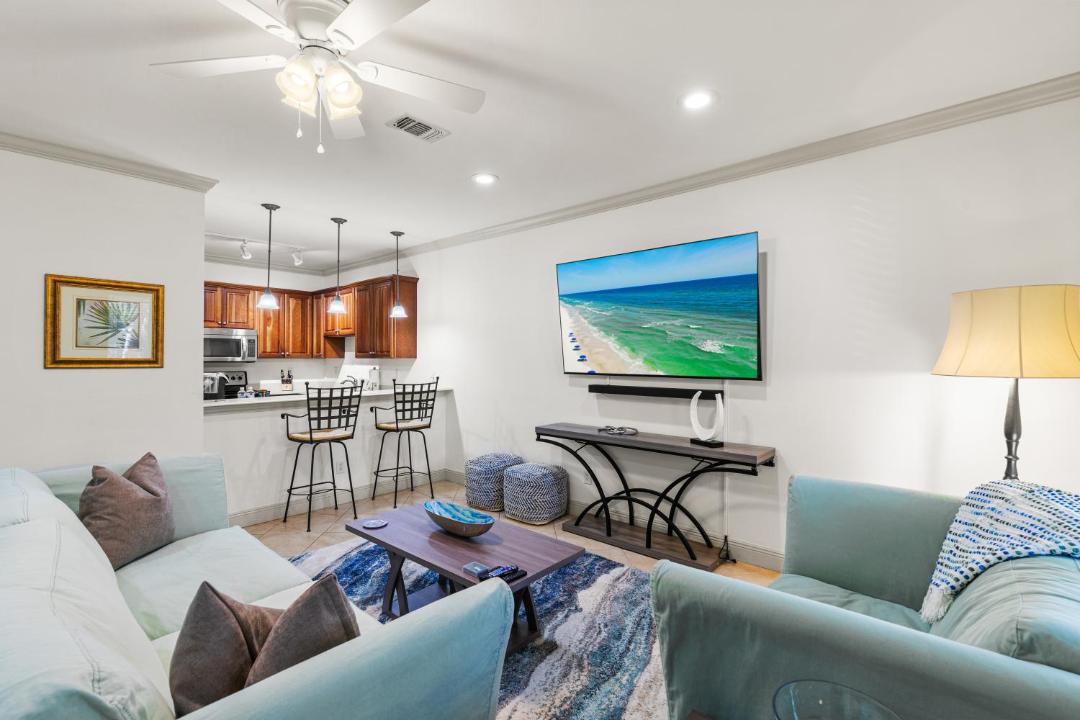 Photo of Livingroom in Gulf Place