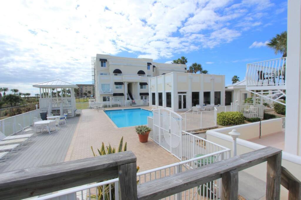 Photo of Patio Balcony in Cape Caneveral Beach Gardens