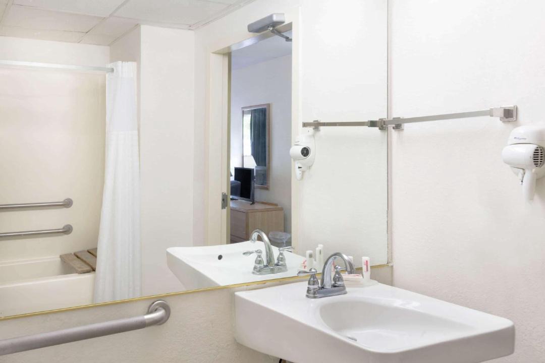 Photo of Bathroom in Newburgh