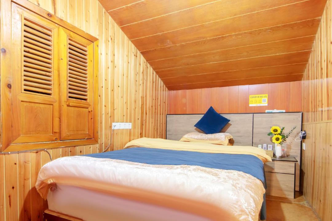Photo of Bedroom in Fenghuang