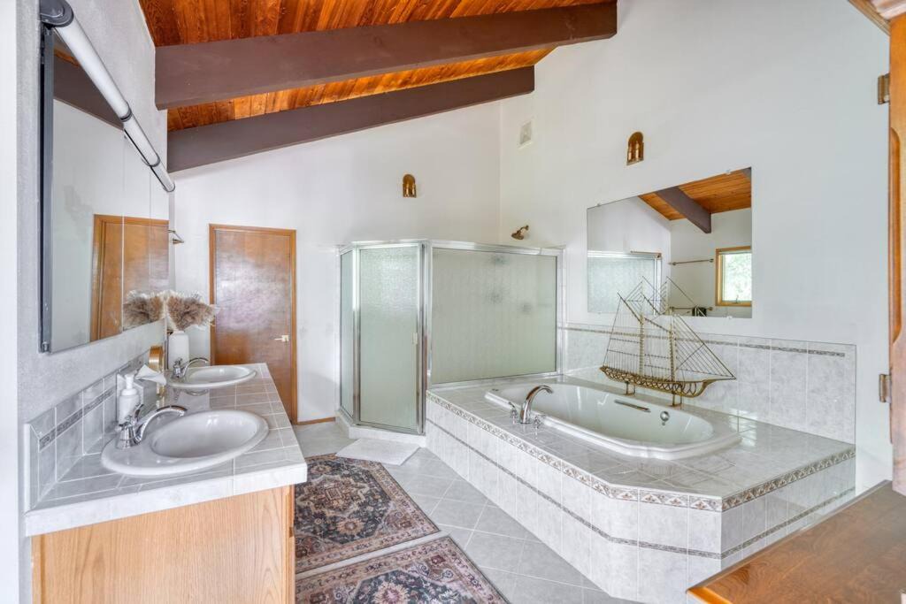 Photo of Bathroom in Marmot