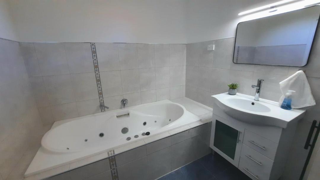 Photo of Bathroom in Kingscote