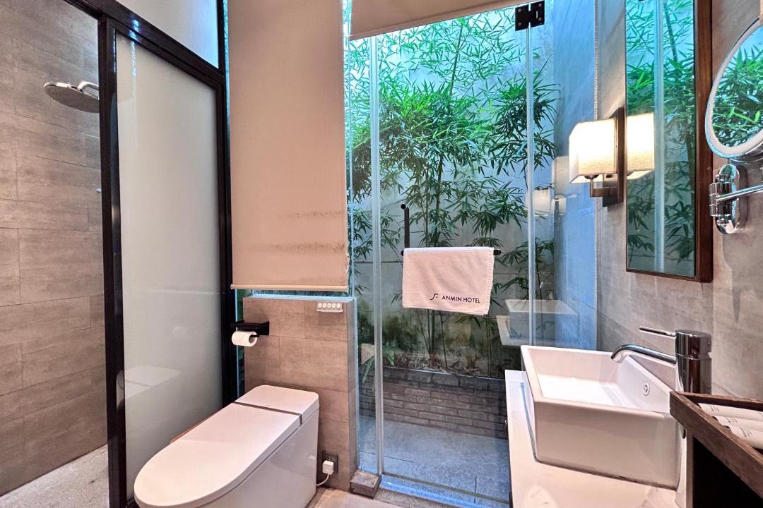 Photo of Bathroom in Three Lanes and Seven Alleys