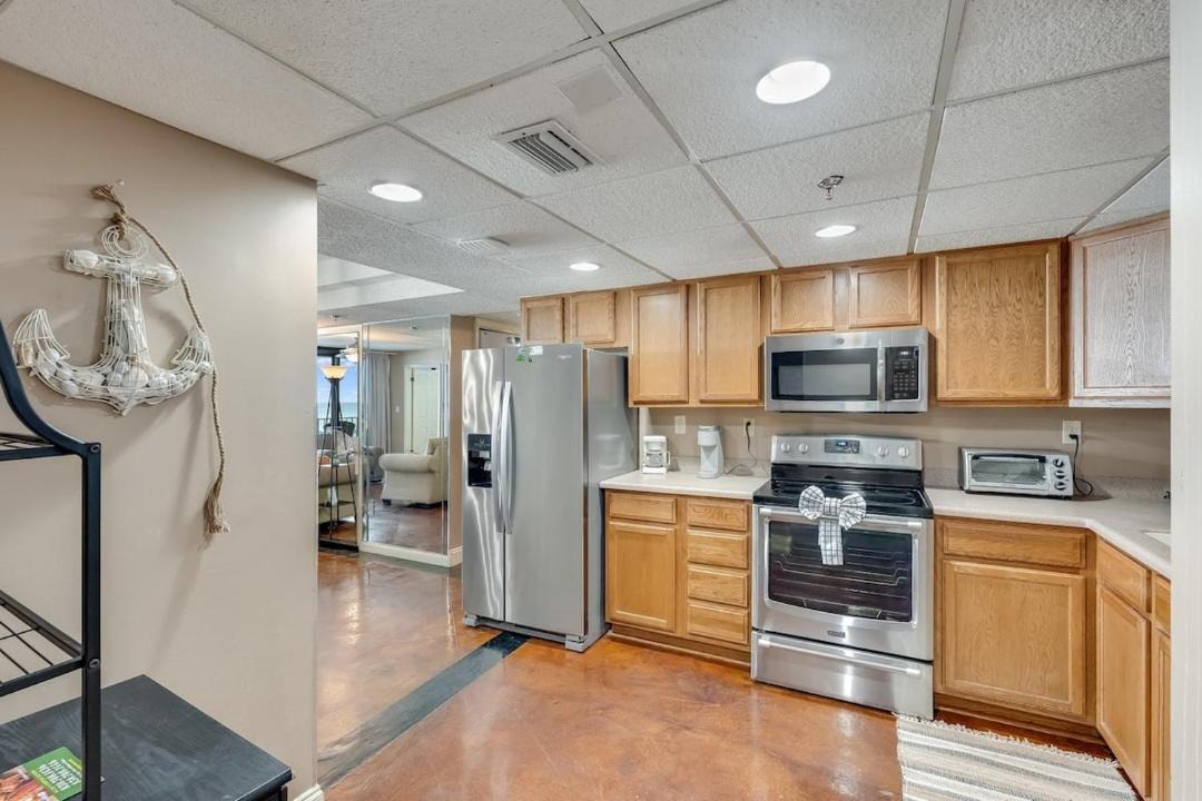 Photo of Kitchen in Biltmore Beach