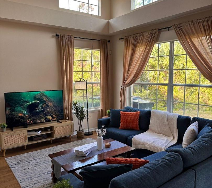 Photo of Livingroom in Windwood Bay