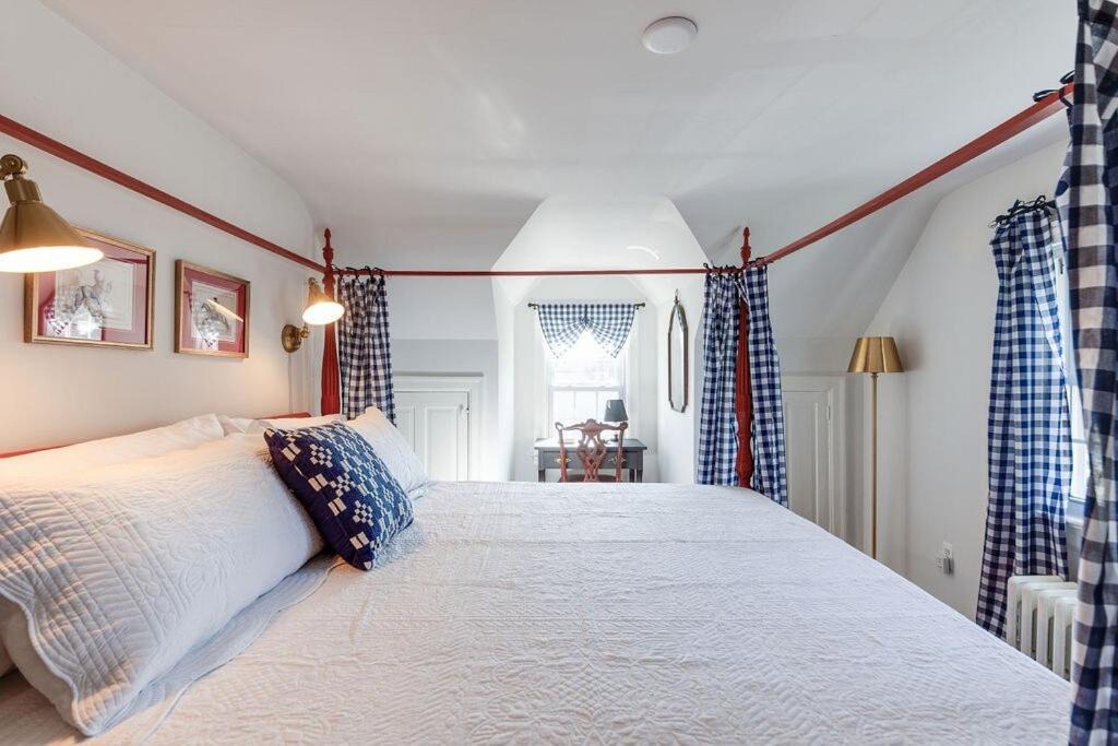 Photo of Bedroom in Potomac West
