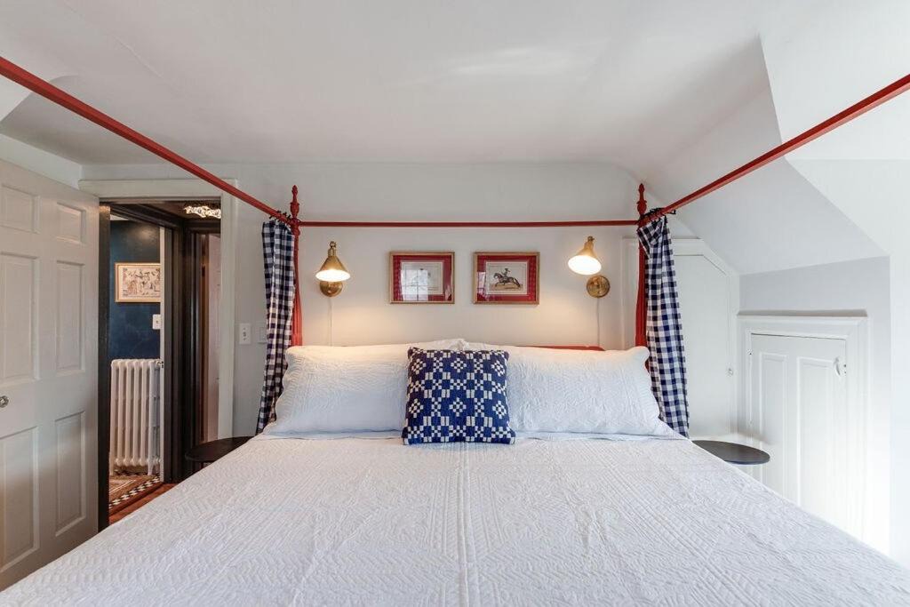Photo of Bedroom in Potomac West