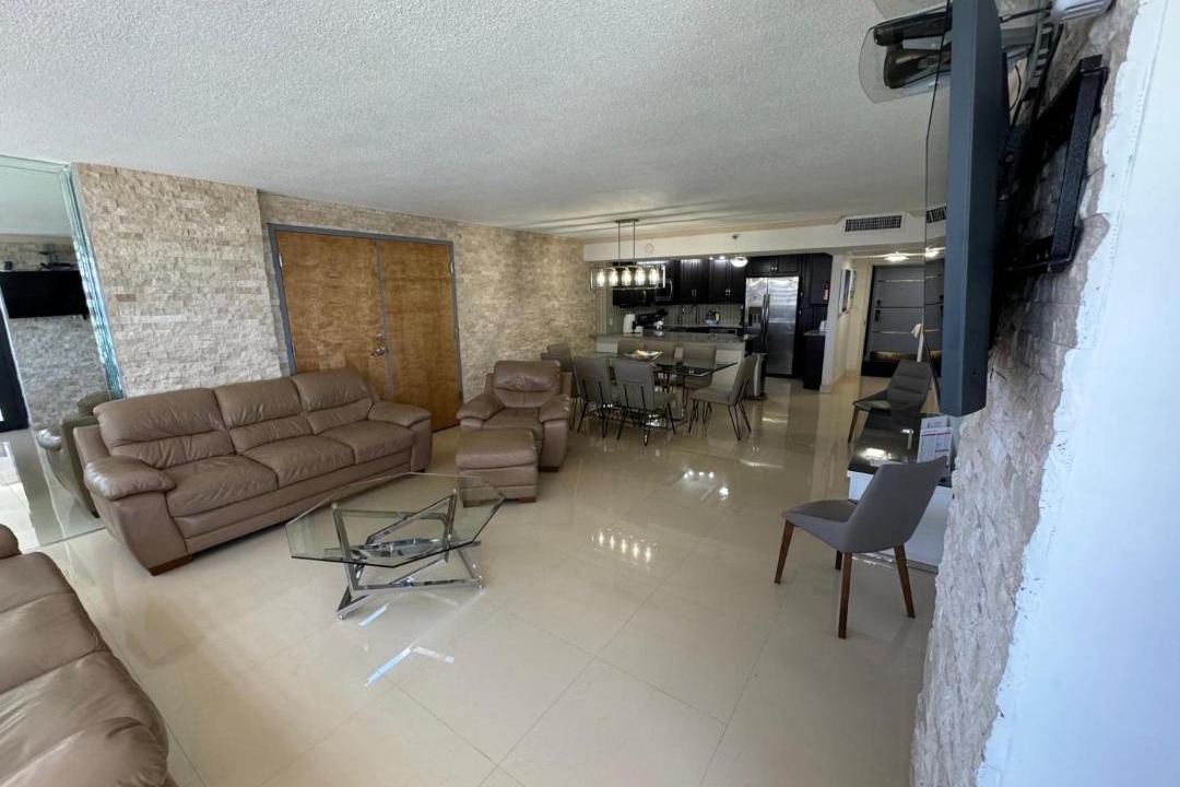 Photo of Livingroom in Mid Beach