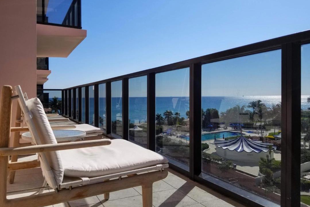 Photo of Patio Balcony in Mid Beach