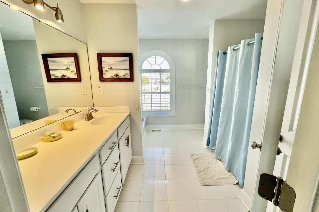 Photo of Bathroom in Willoughby Spit