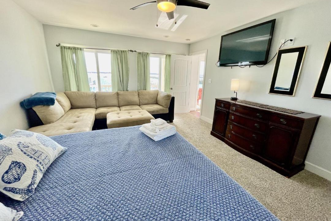 Photo of Bedroom in Willoughby Spit
