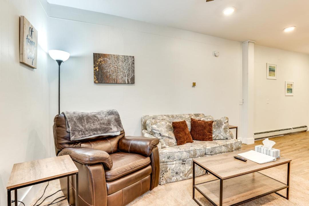 Photo of Livingroom in Corning