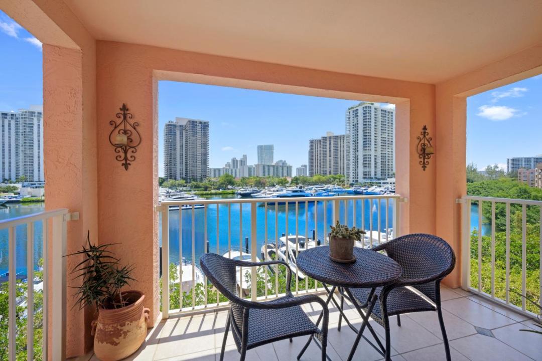 Photo of Others in Aventura