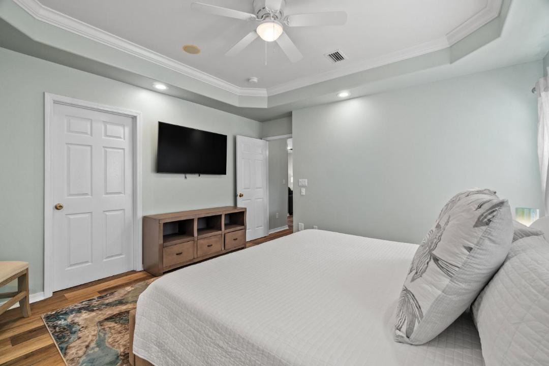 Photo of Bedroom in Avalon Beach Estates