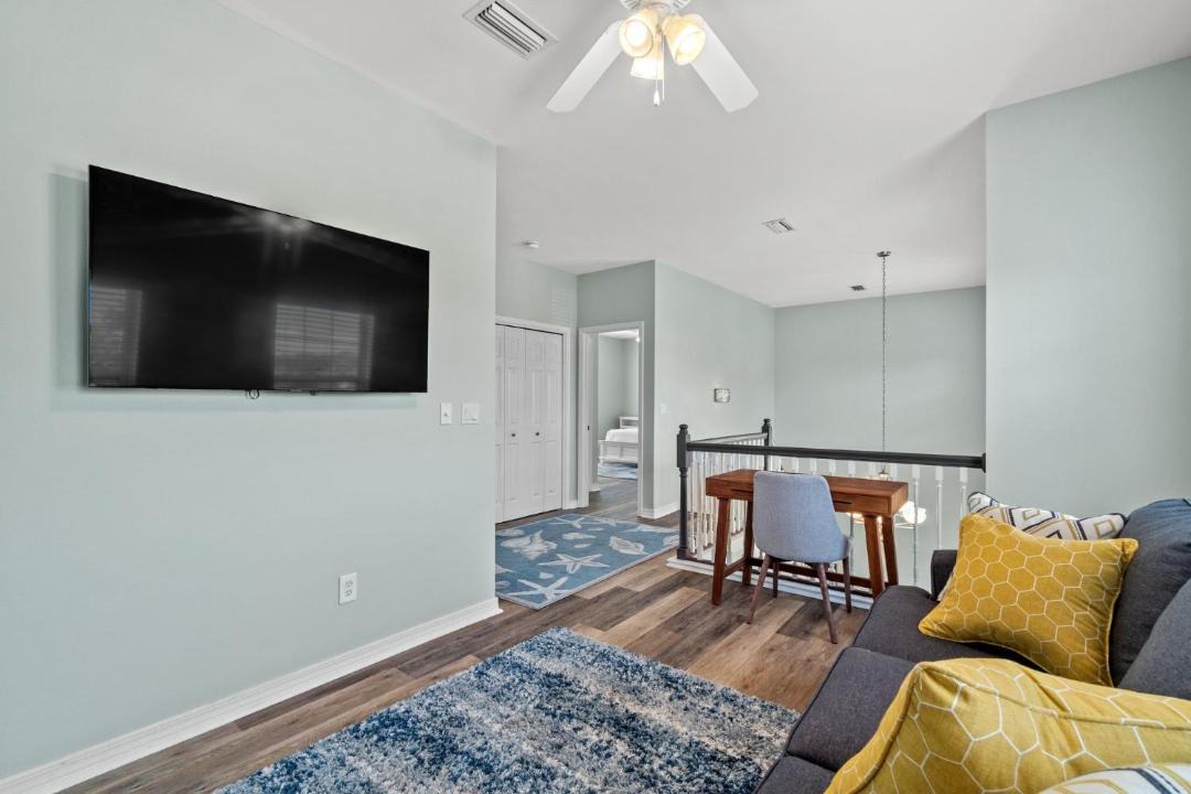 Photo of Others in Avalon Beach Estates