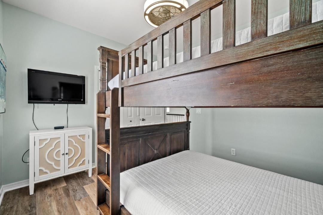 Photo of Bedroom in Avalon Beach Estates