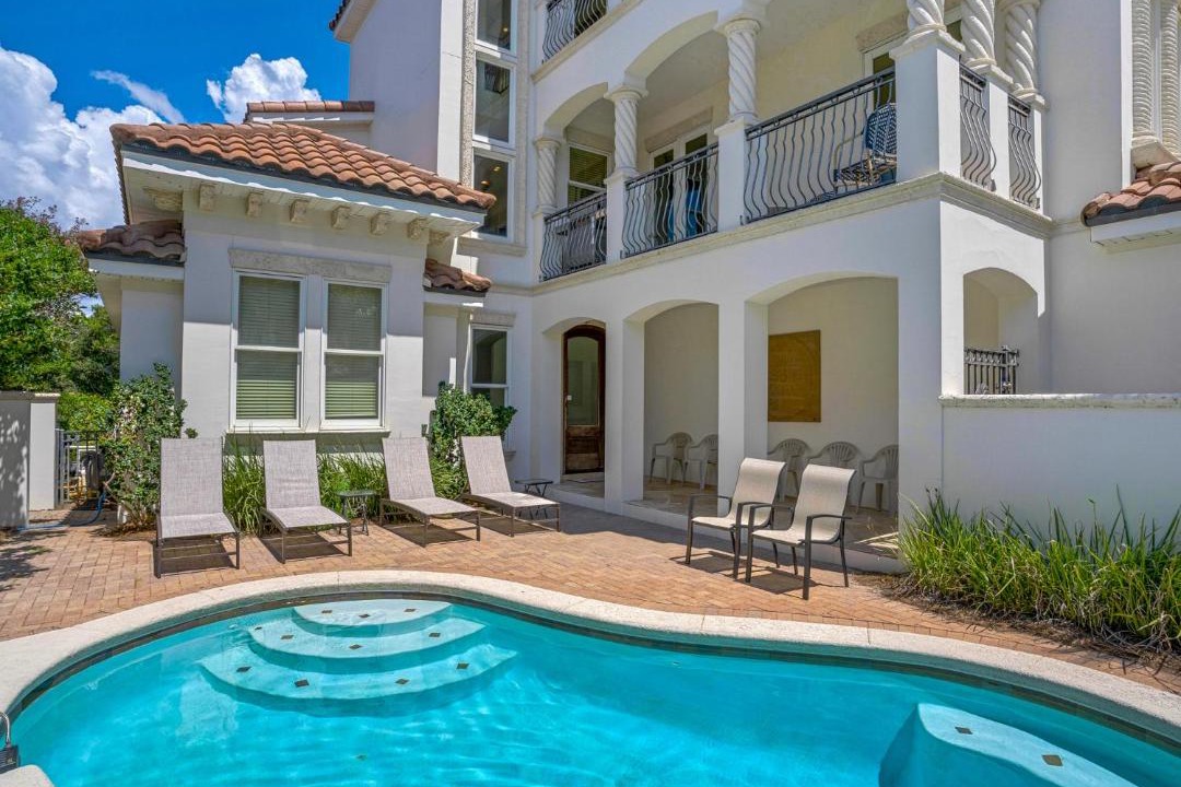 Photo of Others in Avalon Beach Estates