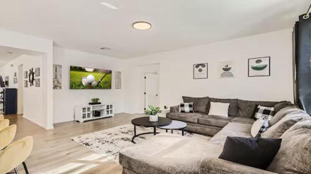 Photo of Livingroom in Windwood Bay