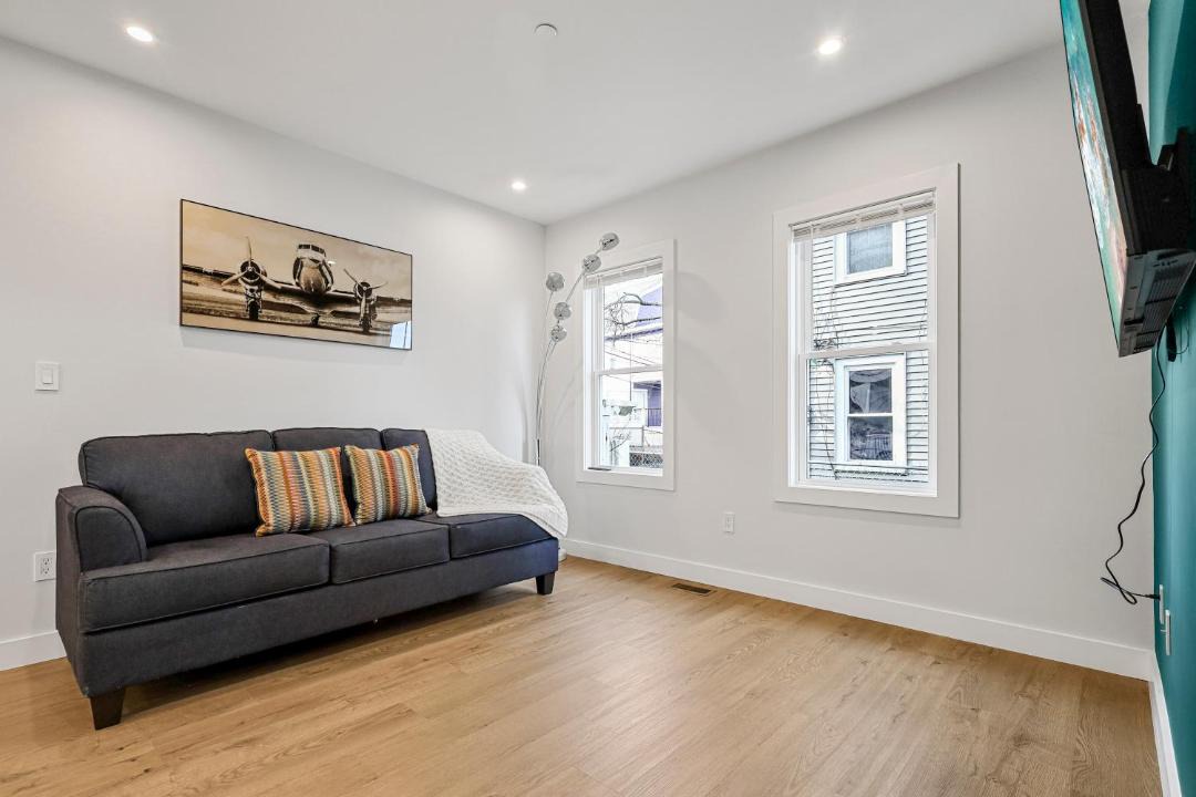 Photo of Livingroom in East Somerville