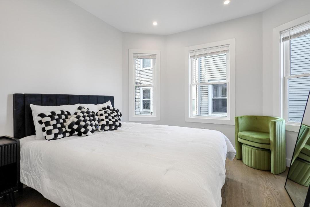 Photo of Bedroom in East Somerville