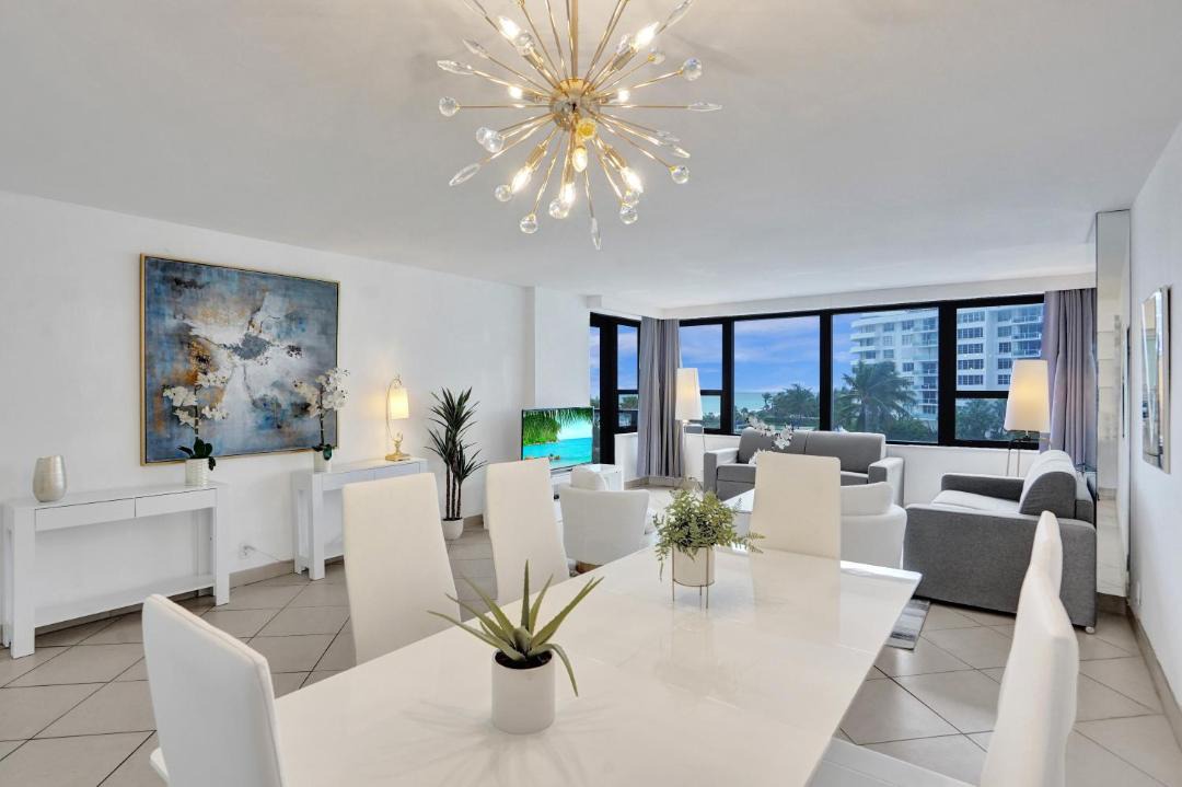 Photo of Livingroom in Mid Beach