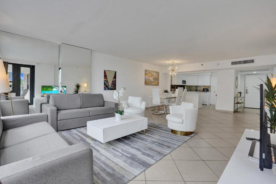 Photo of Livingroom in Mid Beach