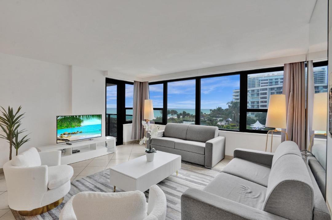 Photo of Livingroom in Mid Beach