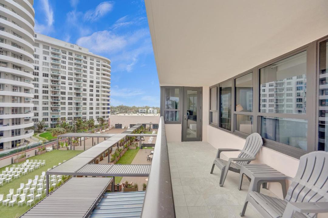 Photo of Patio Balcony in Mid Beach