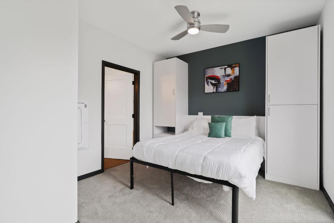 Photo of Bedroom in Lockerbie Square