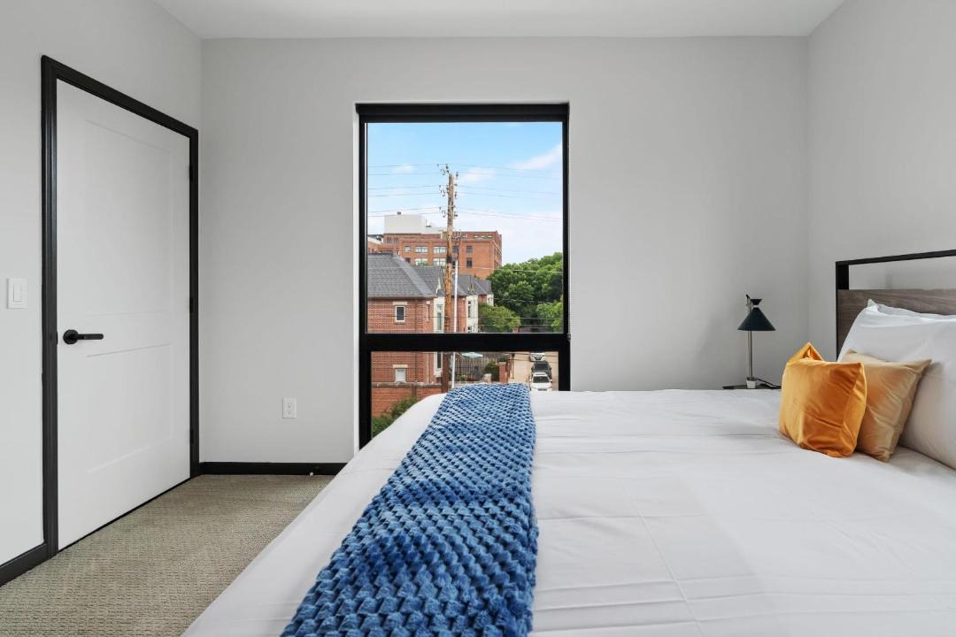 Photo of Bedroom in Lockerbie Square