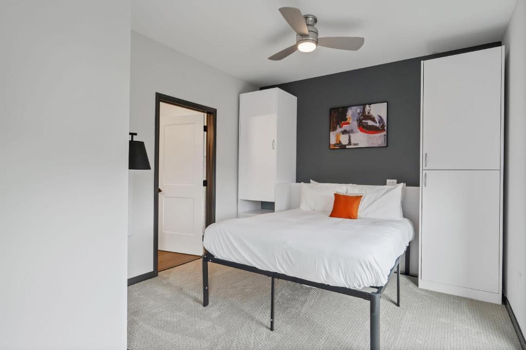 Photo of Bedroom in Lockerbie Square