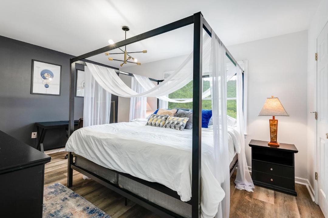 Photo of Bedroom in Massanutten